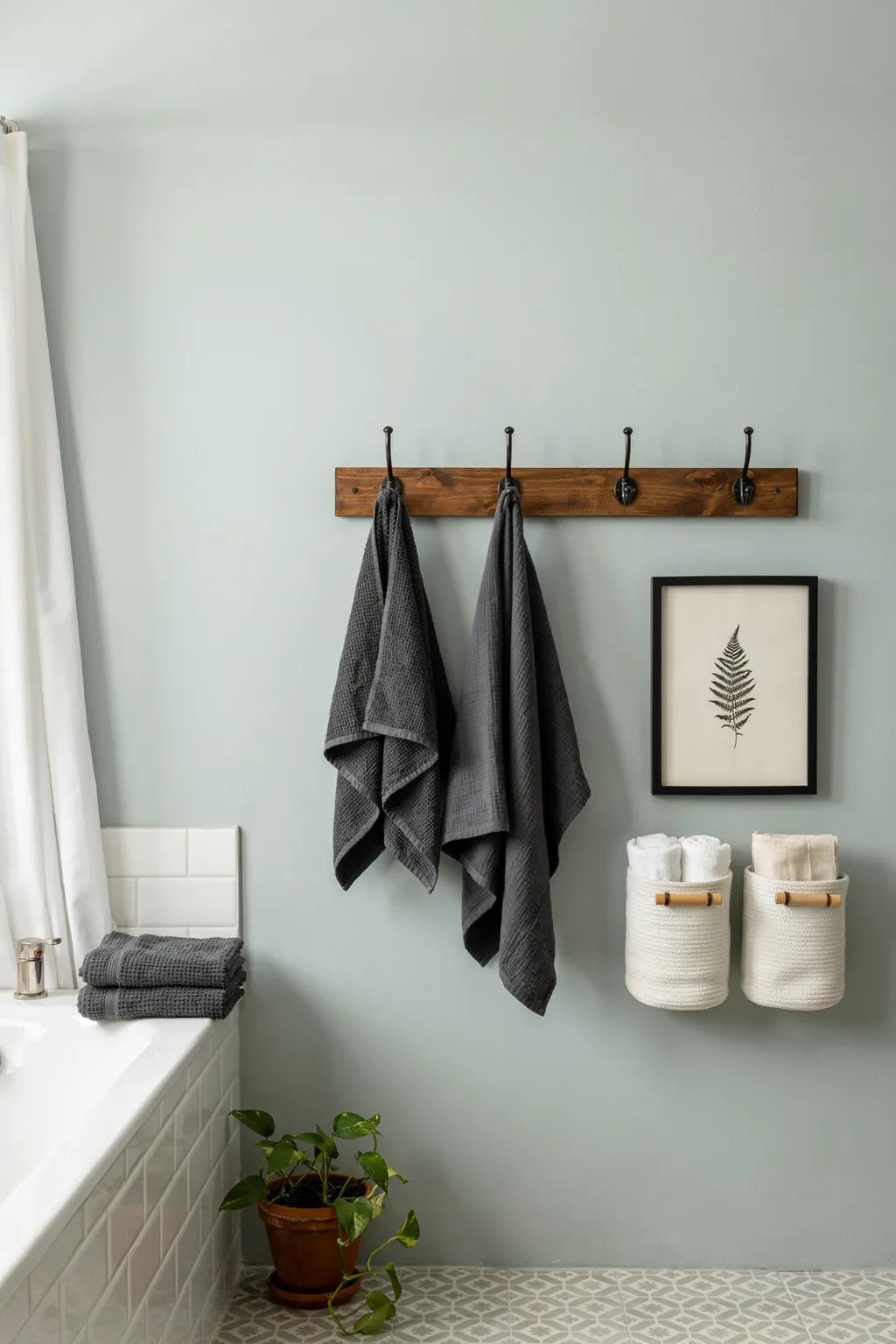 Hook Rail Plus Rope Baskets