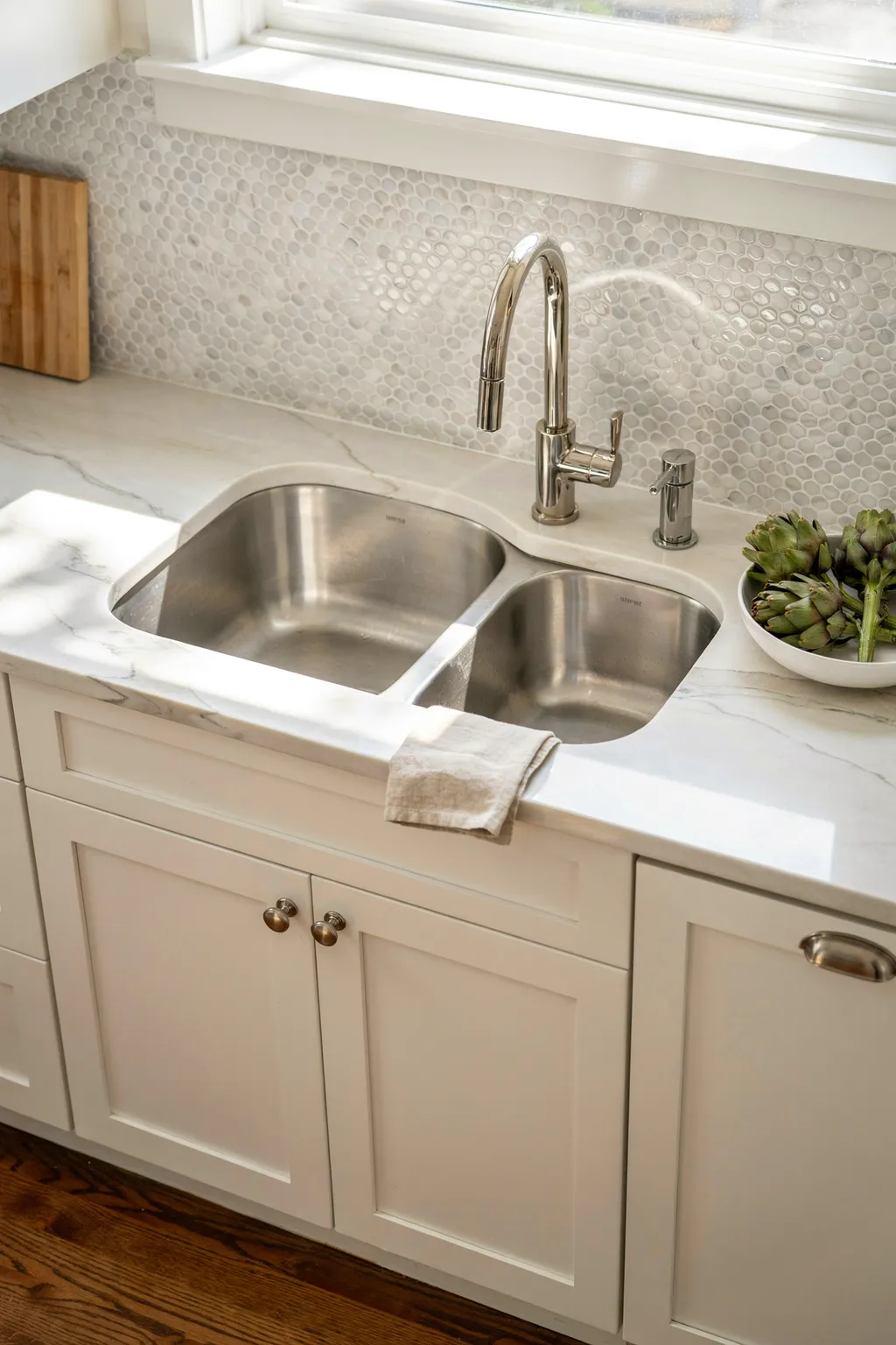 60/40 Stainless Undermount Sink Penny Tile Backsplash