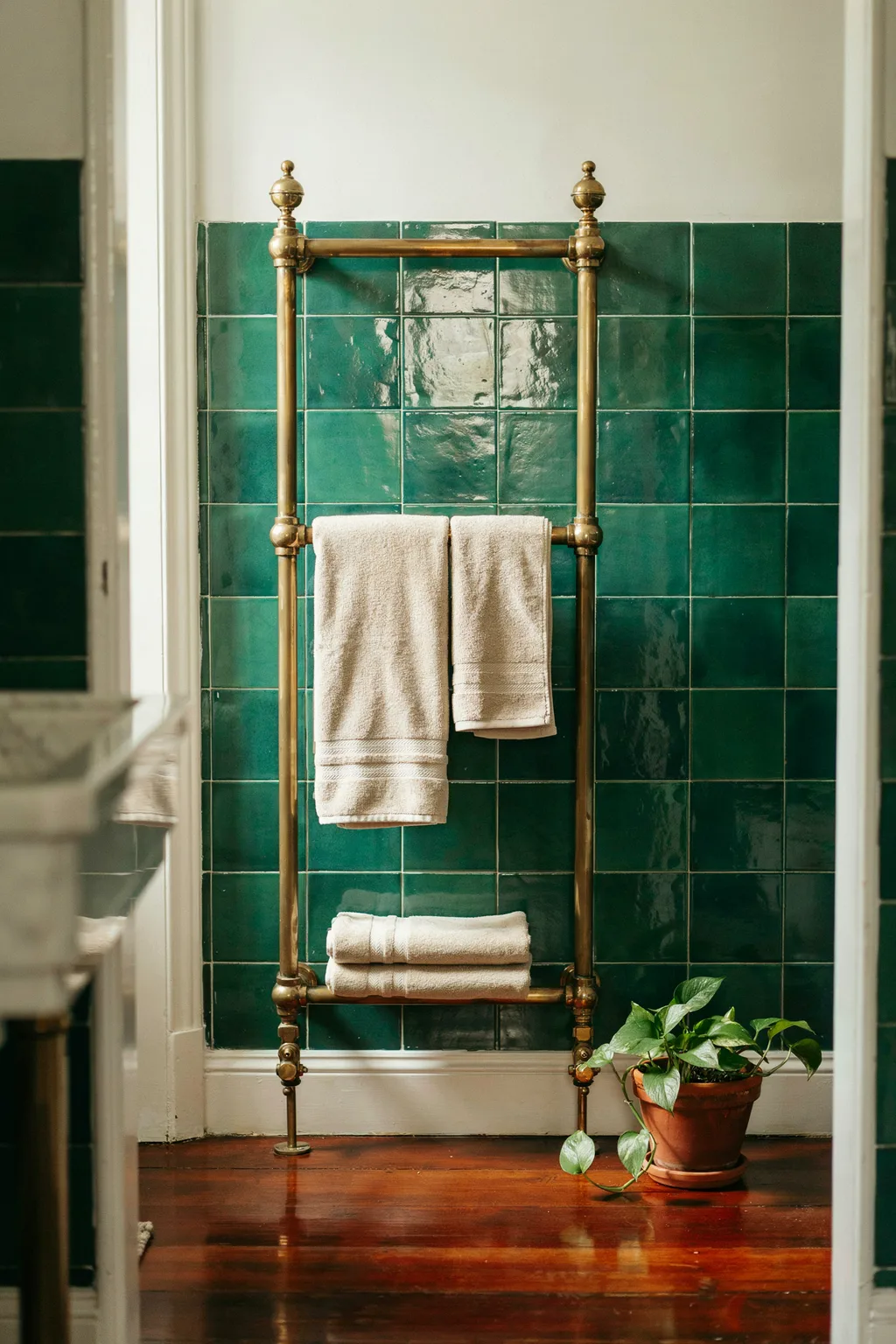 Antique Brass Rail, Green Tile