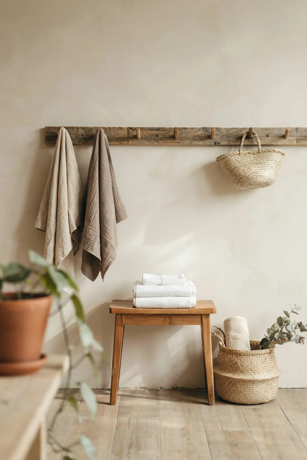 Reclaimed Wood Peg Rail