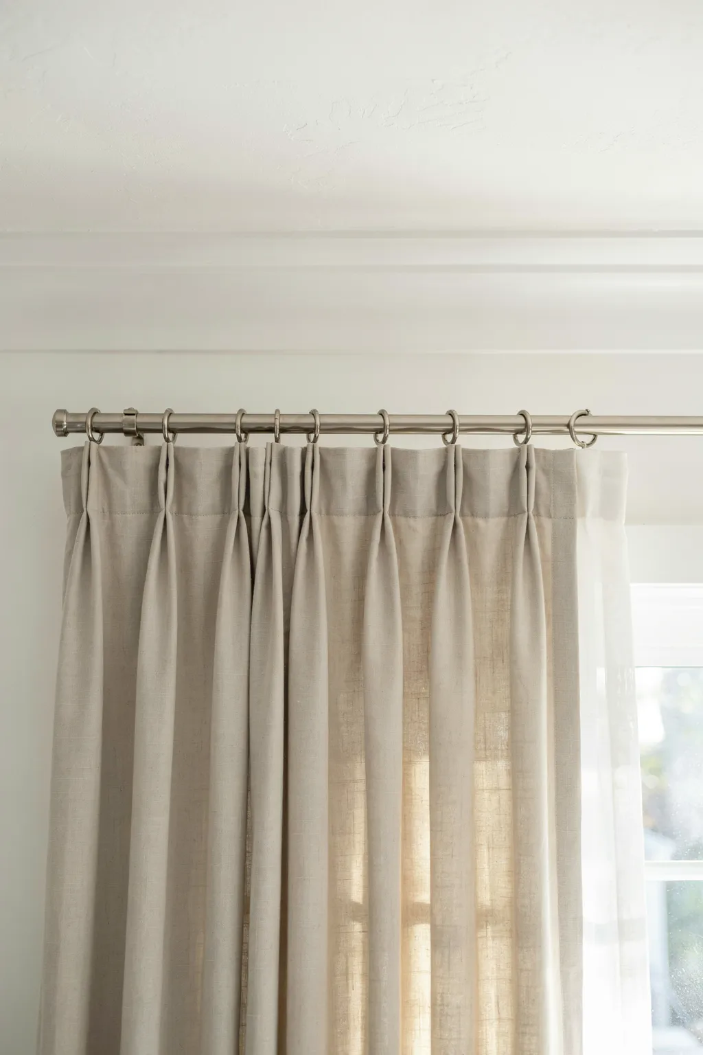 Pinch Pleats and the Right Rod