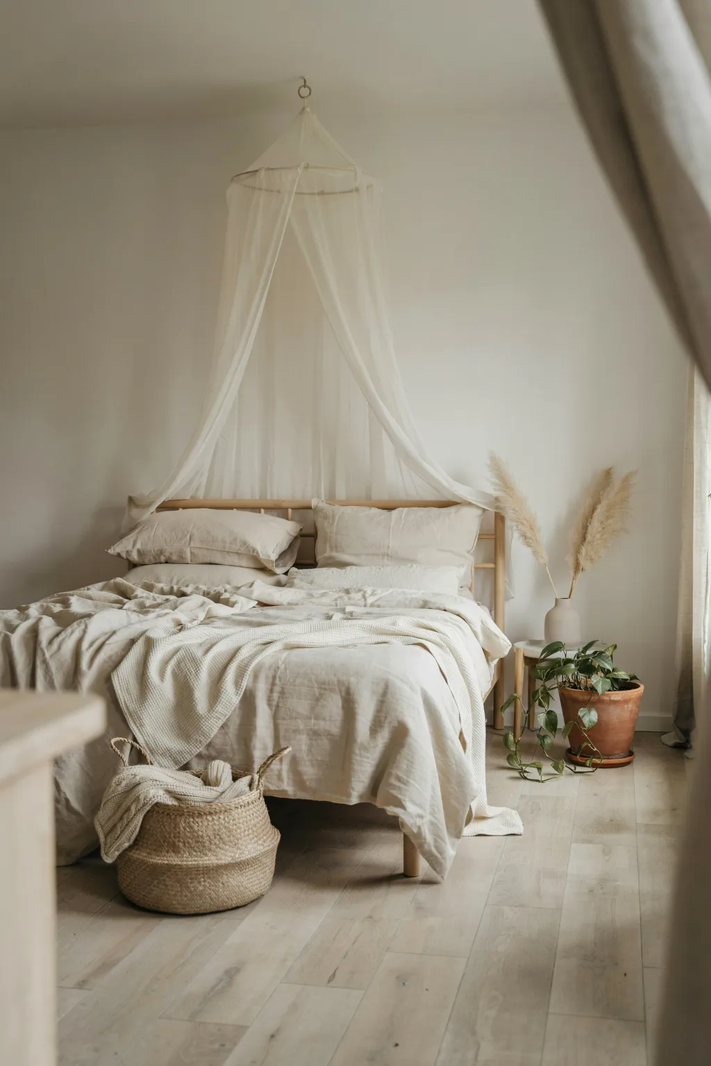 A Canopy That Cocoons the Bed