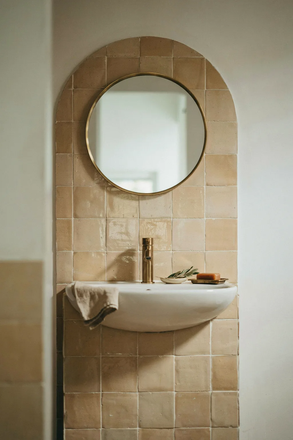 Arched Sink Nook, Built-In Charm