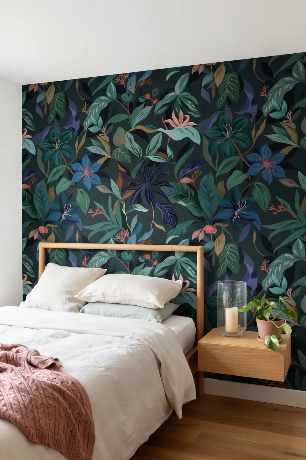 Statement Wallpaper Canopy Bedroom Idea, Bare Frame